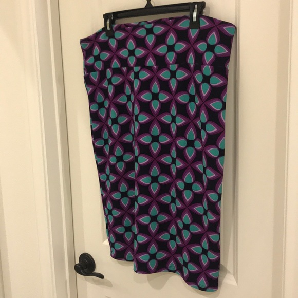 Lularoe Cassie Skirt - Picture 1 of 5